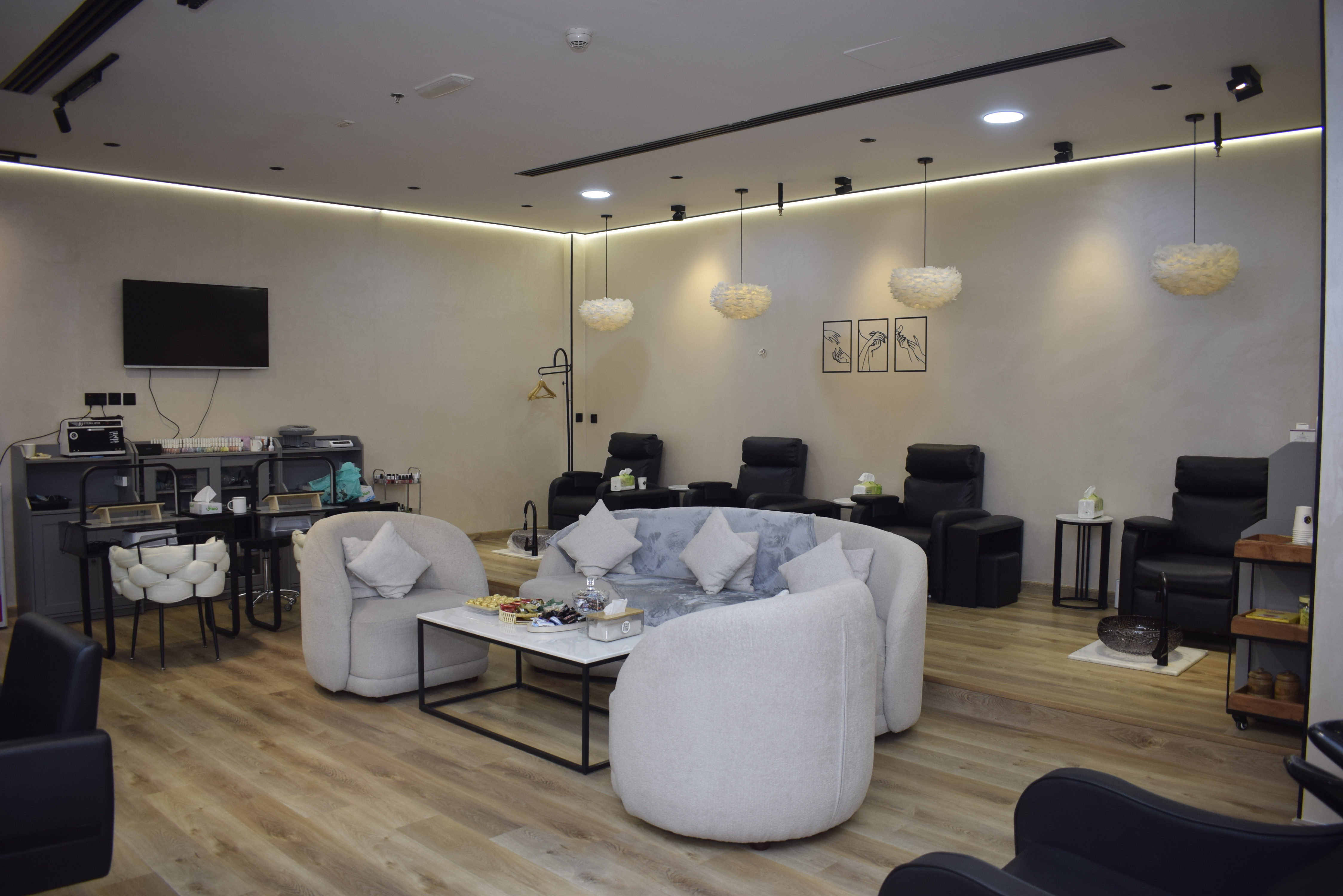Waiting lounge, wide view